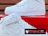 Tenis y zapatos deportivos.