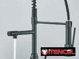 Llave mezcladora de fregadero negra