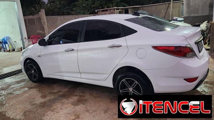 Vendo o negocio Hyundai hacen 2014, acabado de pintar