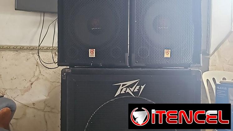 2 bafles Rockville + sub baja peavy 118 + amplificador + 2 micrófonos inalambricos