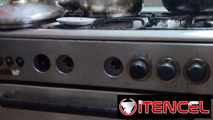 Cocina de gas de 5 hornillas con horno y encendido con magneto.