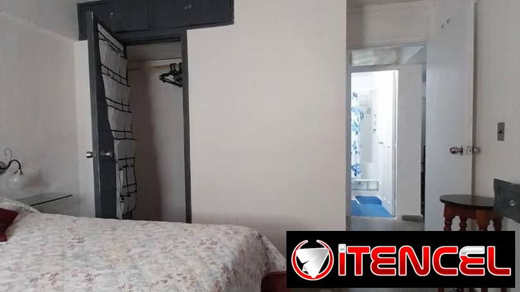 Venta de apartamento de 2hab. en el Vedado con todo adentro