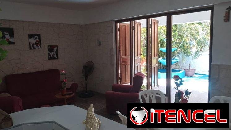 CASA EN LA PLAYA CON PISCINA