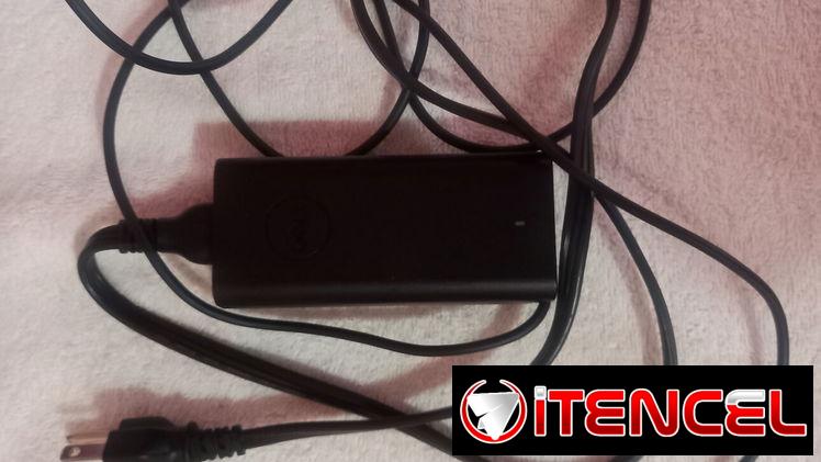 Vendo cargador de laptop Dell 65W bastante nuevo