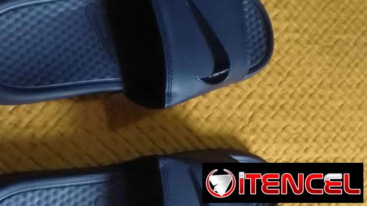 Chancletas marca Nike