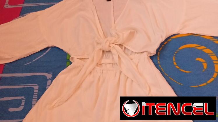 Juego Saya Shor de  flores  talla S. Marca  BERSHKA. Juego blanco  talla S . Marca Forever 21
