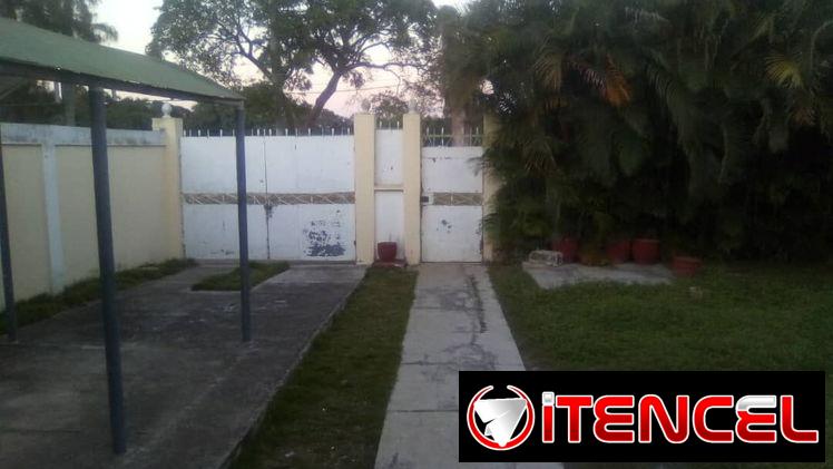 Se renta magnifica vivienda (A Cubanos y Extranjeros) ubicada entre el Reparto La Coronela, por la zona de Atabey.