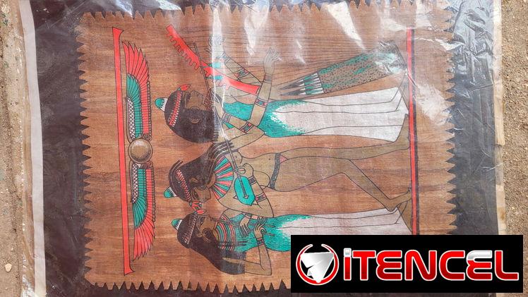 Se venden pinturas de papiro