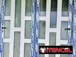 Ventanas de marquetería de aluminio con cristales. Puertas de exteriores y interiores. Bajos de meseta. Mamparas de baño