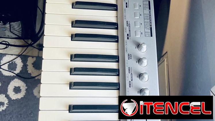 Teclado MIDI USB inteligente de 4 octavas 250USD  Vedado