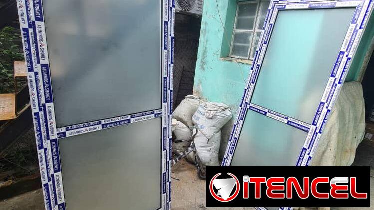 Puertas de aluminio con melamina y cristal a la medida del cliente