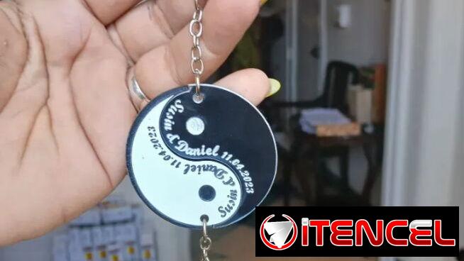 Cuños, gafetes, bolígrafos y llaveros. Todo personalizado