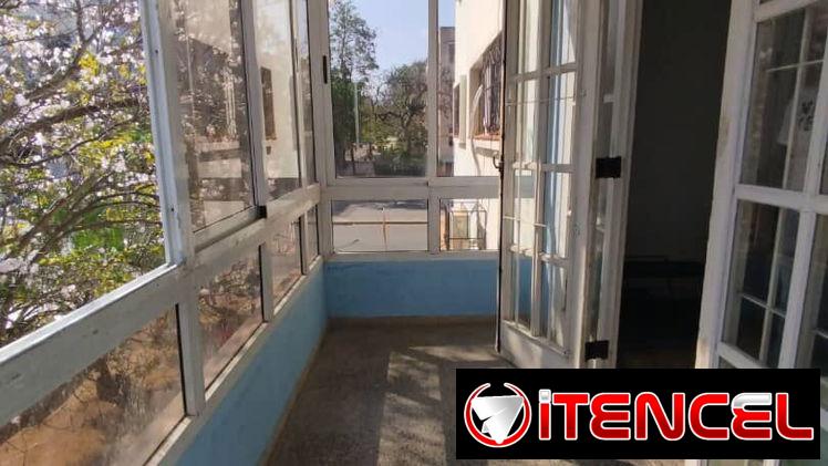 Apartamento primer piso frente calle en el vedado