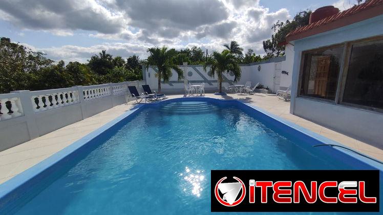 Renta con piscina amplia, 4 habitaciones y planta eléctrica, en esa zona no se va la corriente. Whatssap 5 2959440