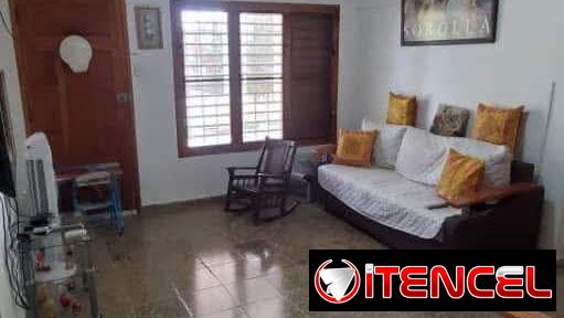En venta hermosa casa con vista directa al mar en Cojimar.
