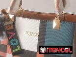 Bolso de mujer elegante con múltiples compartimentos