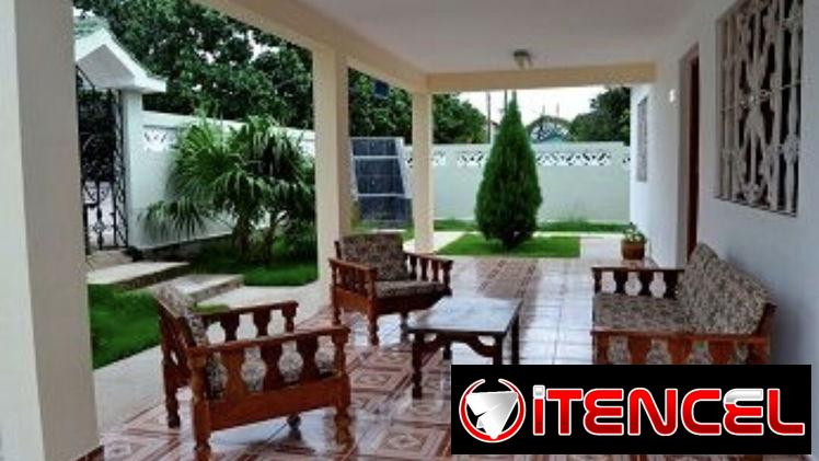 Casa de renta con piscina en Boca Ciega