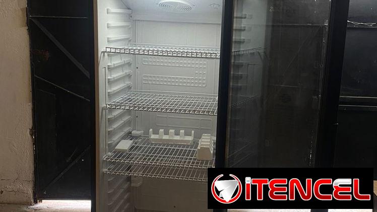 Neveras Verticales Exibidoras de 13  Pies Cubicos Marca Milexus Nuevas en su Caja con su Garantia y Transporte incluido