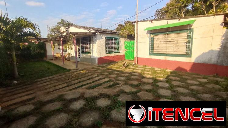 Vendo casa en Renté a 5 km de san José de las lajas Casa de bloque y fibrocen, de 4 cuartos, 2 de ellos con baño
