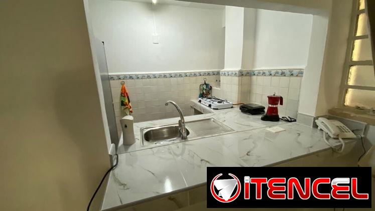 SE RENTA APARTAMENTO EN EL VEDADO POR 27 Y N. WIFI. PLANTA BAJA. 54026428