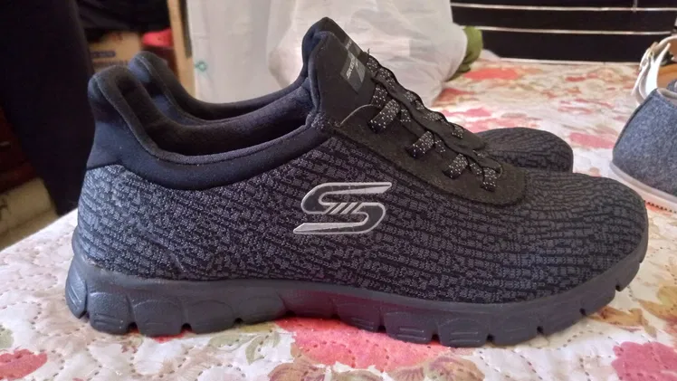 Tenis , Sandalias y Vestidos