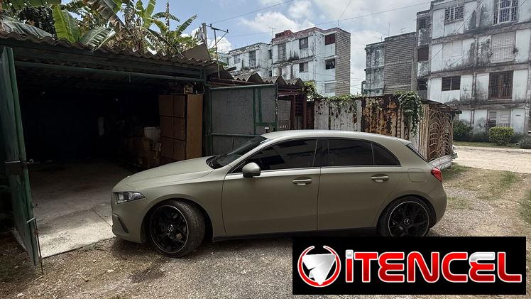 Mercedez benz A200  150k km perfecto estado llantas 19amg