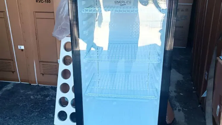 Exhibidora Vertical Marca ENERLIFE 7 pies color negra precio $490 USD Transporte Incluido  Factura y garantía