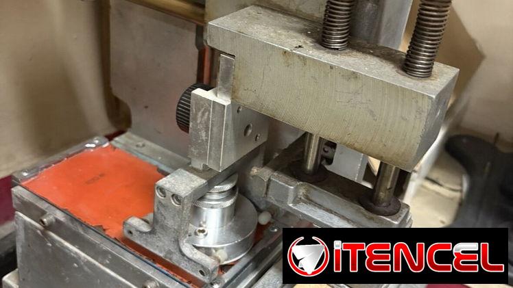 Máquina de tampografia con su insoladora