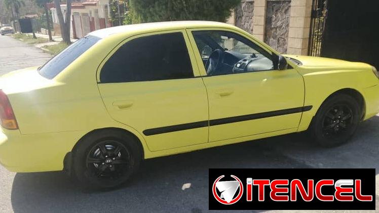 Vendo Hyundai accent 2005, gasolina. Recién pintado y chapisteado, buen A/C. 12000$