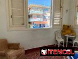 Playa apt 2 ctos y medio 2 baños balcón calle 1er piso