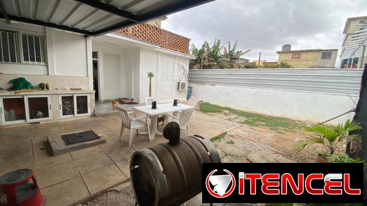 Casa independiente en el Reparto Náutico, Playa con garaje, patio , 5 cuartos 3 baños