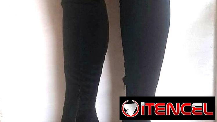Botas o botines negros de gamusa estilo bucaneras. Deslumbra a todos con estos zapatos