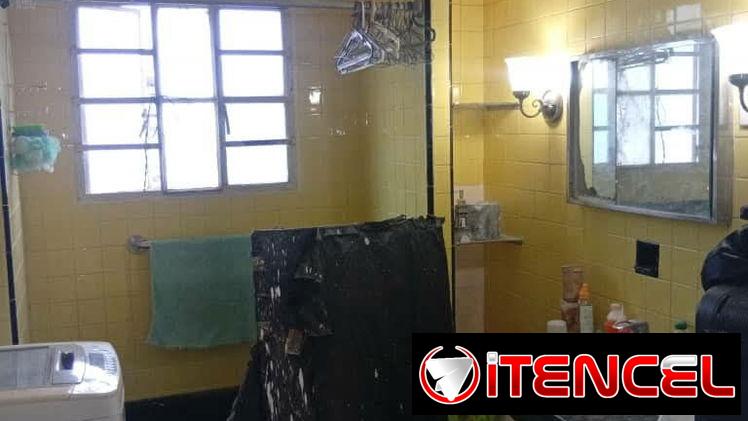 Venta de casa de dos plantas  en la Víbora que necesita reparaciones !!!