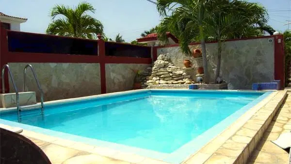 Renta de casa en la playa con piscina en Guanabo. Alquiler de casa en la playa con piscina en Guanabo.