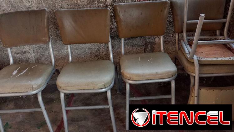 Sillas de estructura de aluminio de uso , son 5 en total hay que restaurarlas