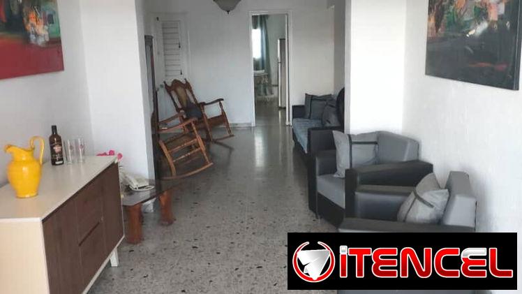 🏡Playa. Rento apto de 3 cuartos y 2 baños. Terraza a la calle. 📍Cerca de 31 y 42. 💼Renta Lineal.👶Se admiten niños