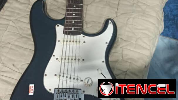 Guitarra eléctrica Strato Sonora