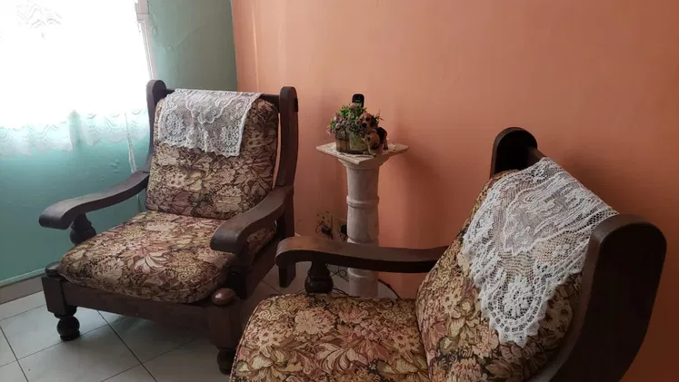 Piso 2 habitaciones doble, en 23 y Malecón con ascensor y propia cisterna !