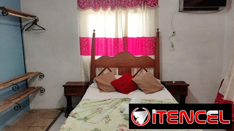 Disponible casa con piscina.  WhatsApp 5 8142662
