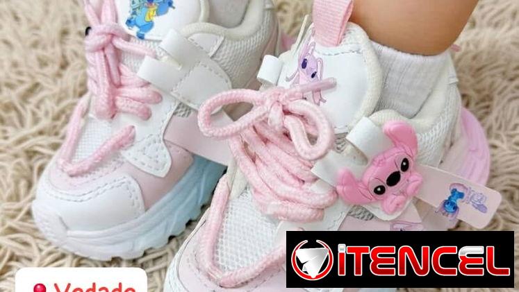TENIS PARA NIÑOS Y NIÑAS CORTE BAJO ROSA ETIQUETAS STITCH