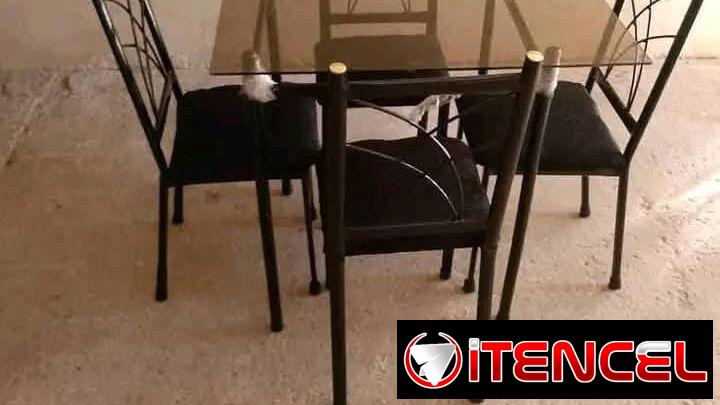 Juego de comedor de 4 sillas. Entrega a domicilio sin costo adicional en toda la habana.