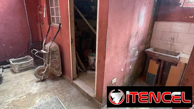 🏡 Casa en venta – Marianao 3 pisos, céntrica y con terraza