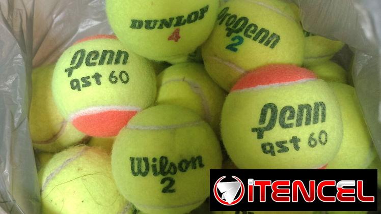 Raquetas y pelotas de tenis