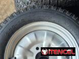 Focos y gomas con llantas de triciclo