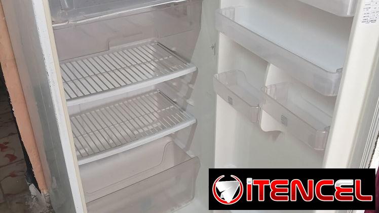 Refrigerador Samsung de los chiquitos de una sola puerta.