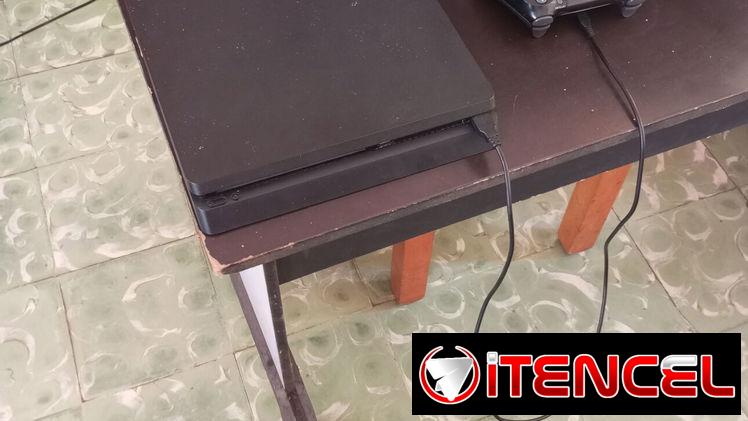 Playstation 4 Slim