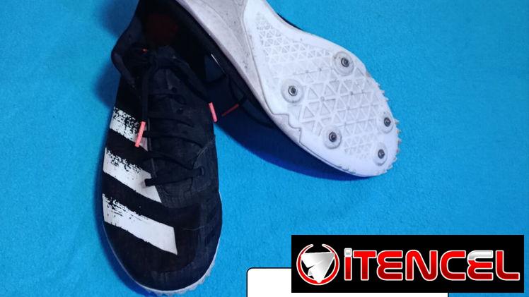 Zapatos de futbol y atletismo en venta