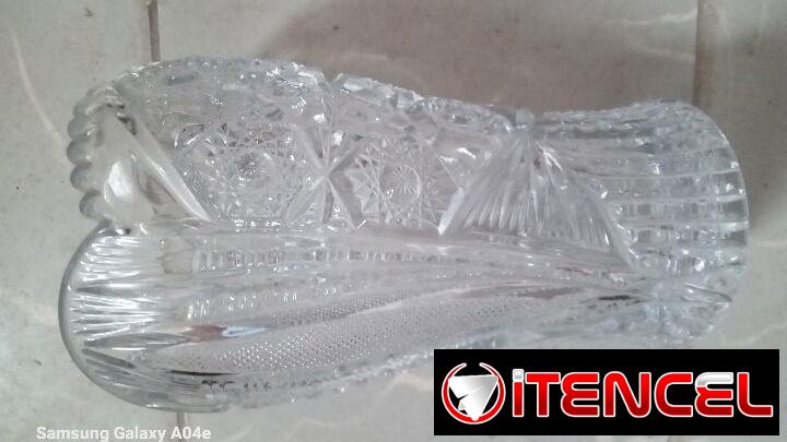 Bucaro de cristal de Bohemia, elegante tallado