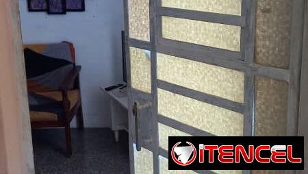 Venta apart. 2 cuartos con balcón 1er piso 12mil 63582376