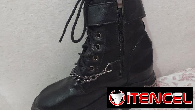 Vendo estas botas roqueras, con tan solo 1 mes de uso por eso en buen precio